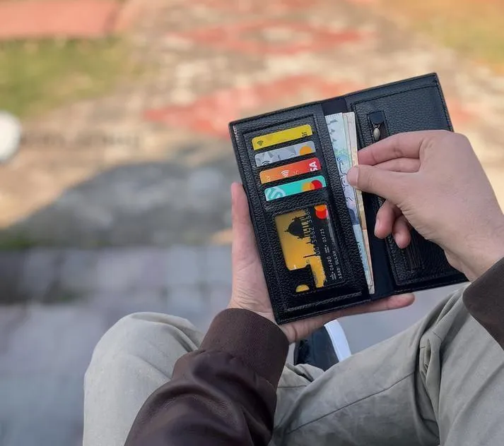 Premium Leather Wallet for Men - Stylish Croc Texture & Durable Design