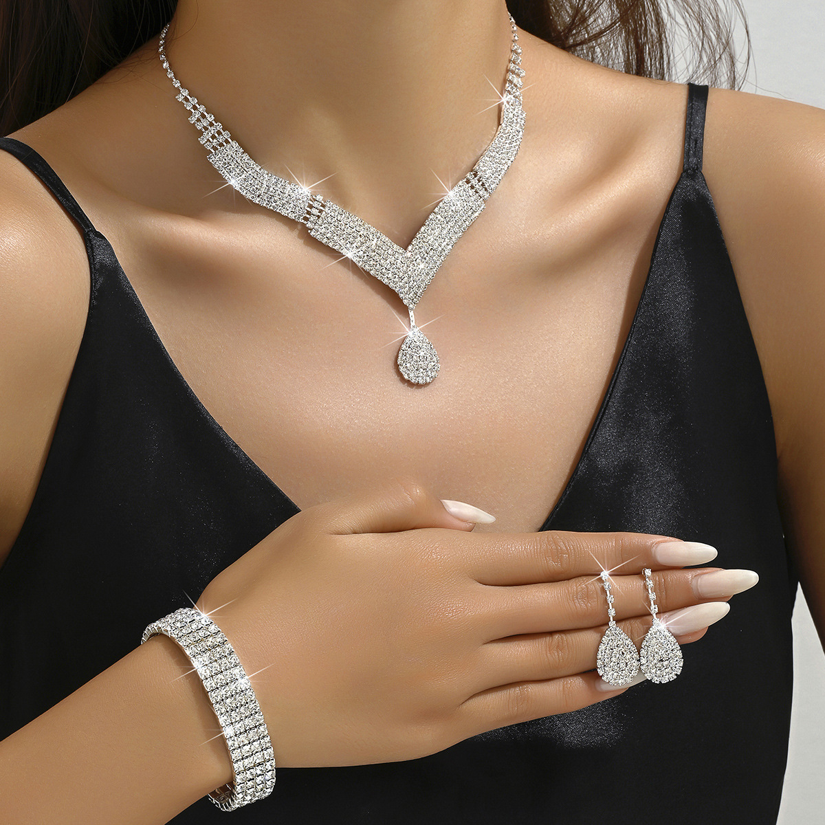 Black Teardrop Jewelry Set for Pakistani Women